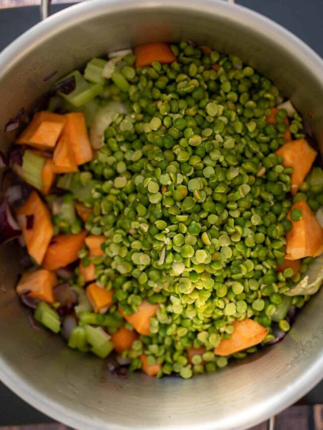 sopa-arvejas-verdes-partidas-guisantes-7409498
